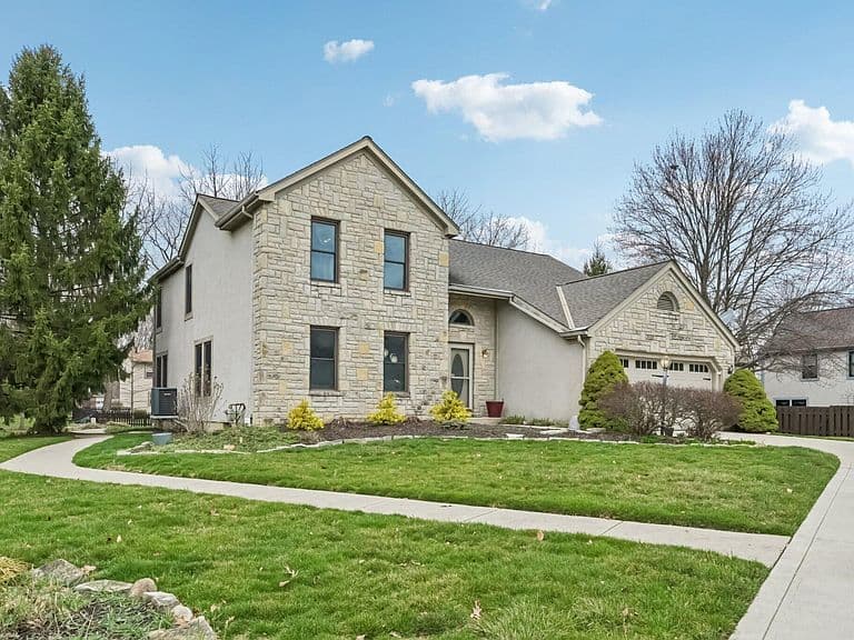 Listing photo 2