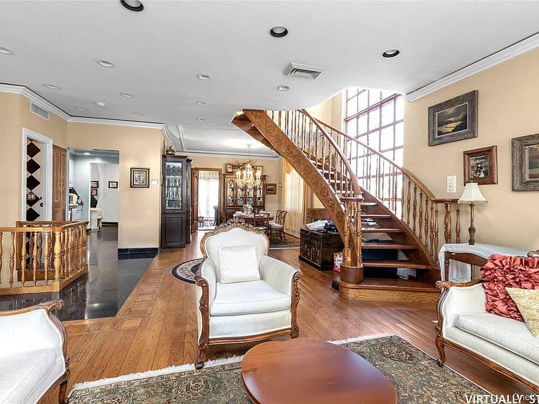 Listing photo 4
