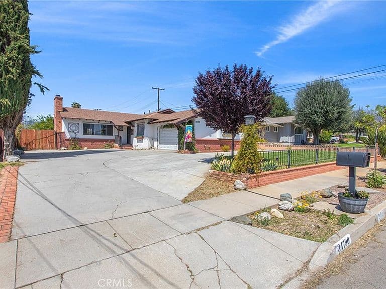 Listing photo 3