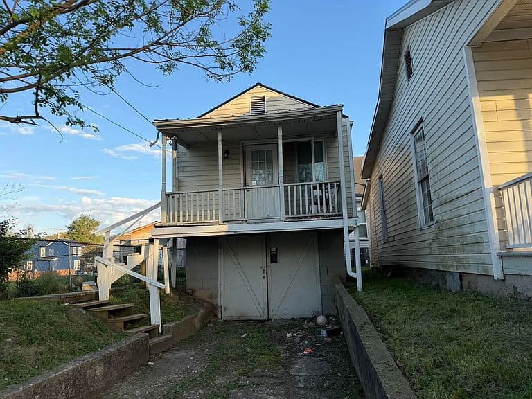 Listing photo 2