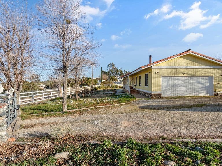 Listing photo 5