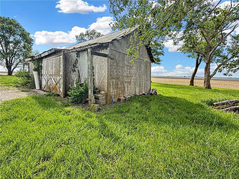 Listing photo 4