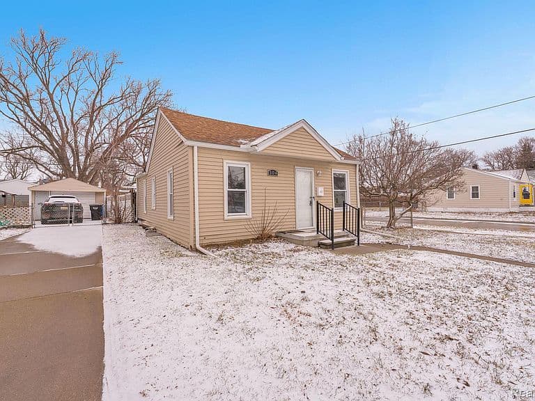 Listing photo 2