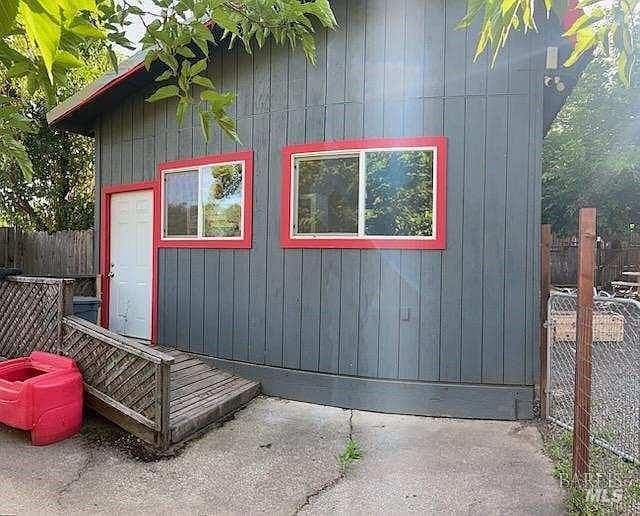 Listing photo 5