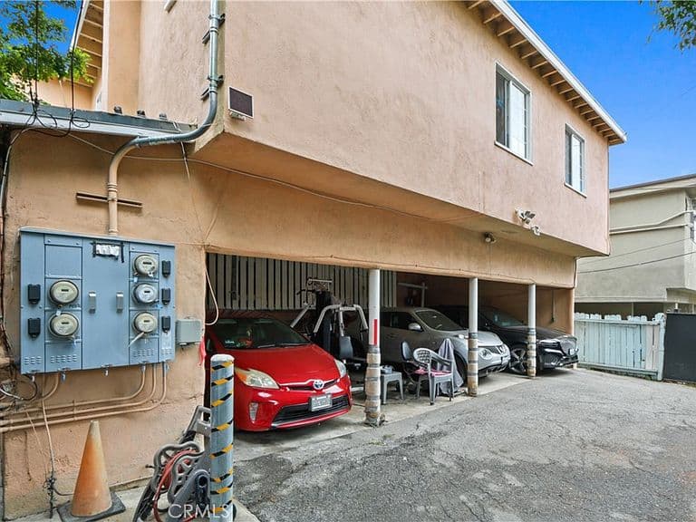 Listing photo 4