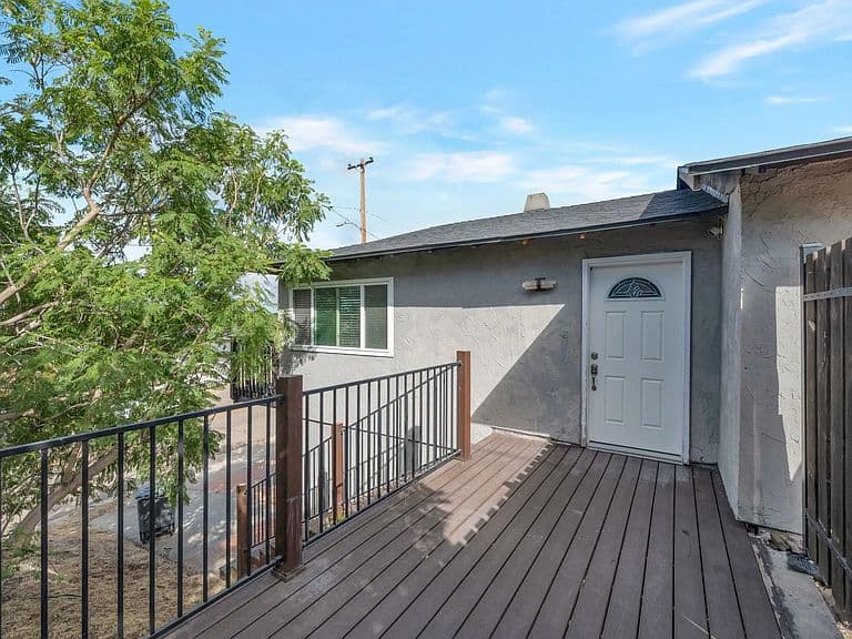 Listing photo 2