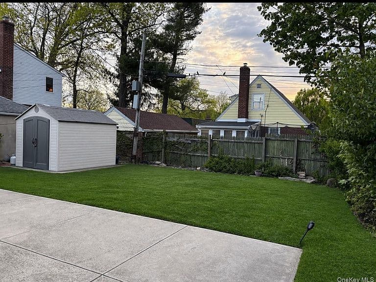 Listing photo 4