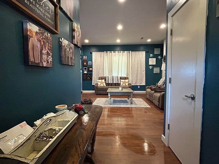 Listing photo 3