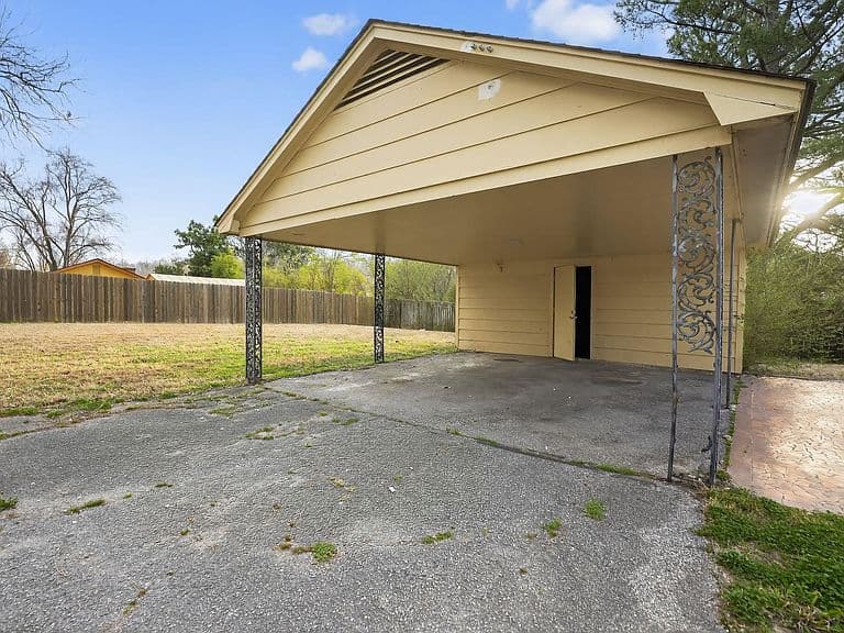 Listing photo 5