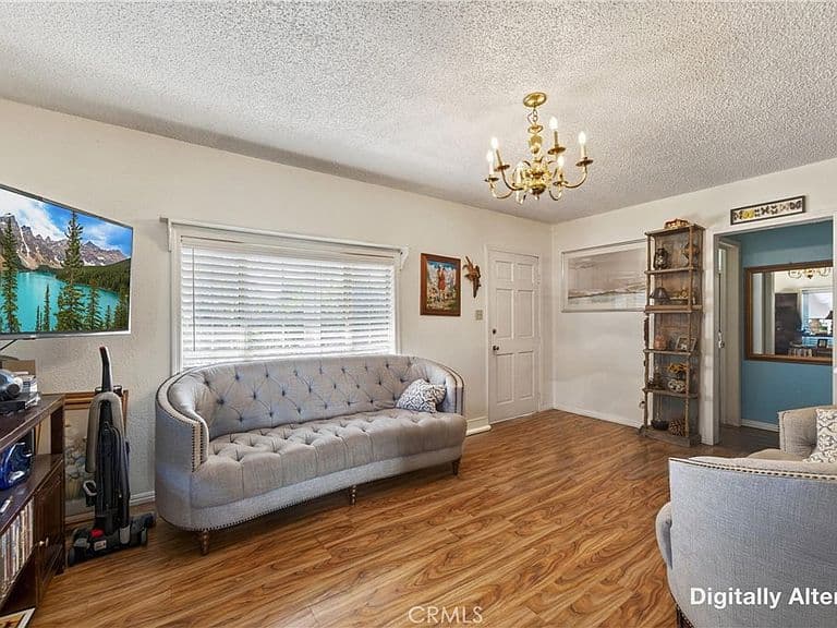 Listing photo 5