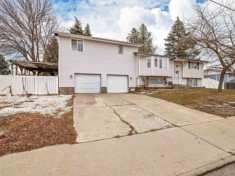Listing photo 3
