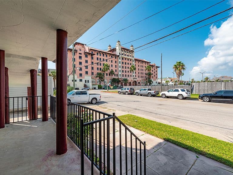 Listing photo 5