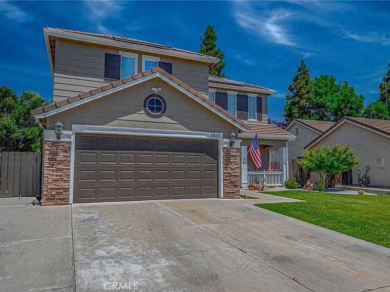 Listing photo 2