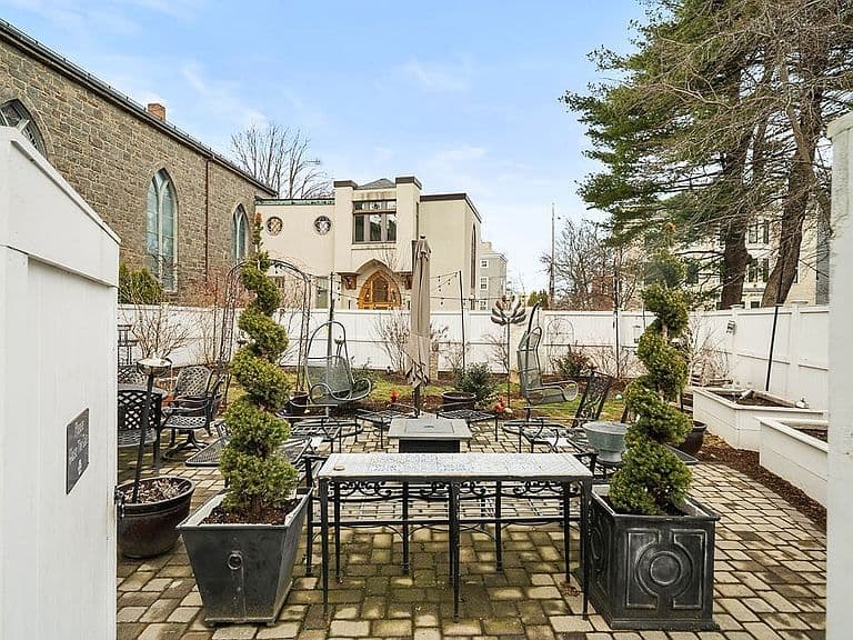 Listing photo 5