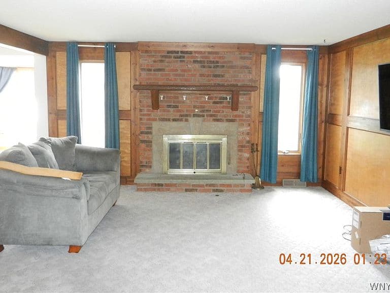 Listing photo 3