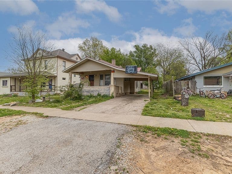 Listing photo 3