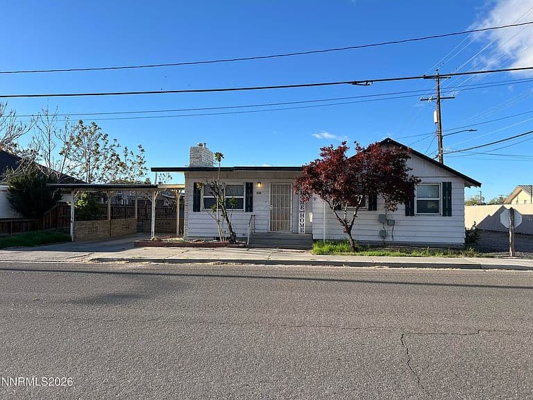 Listing photo 3