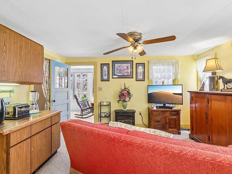 Listing photo 5