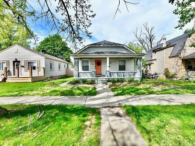 Listing photo 2