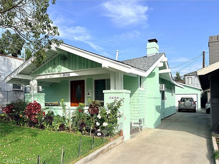 Listing photo 2