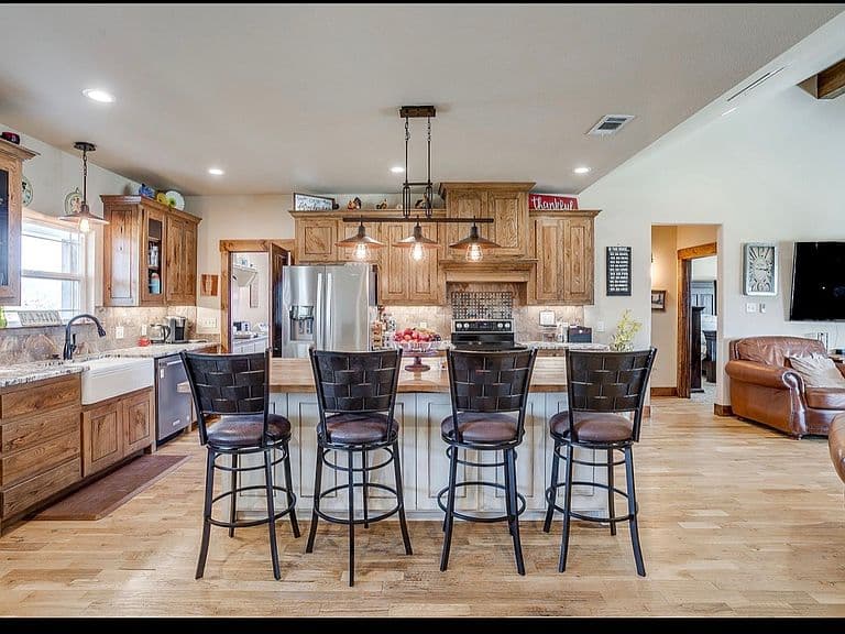 Listing photo 4