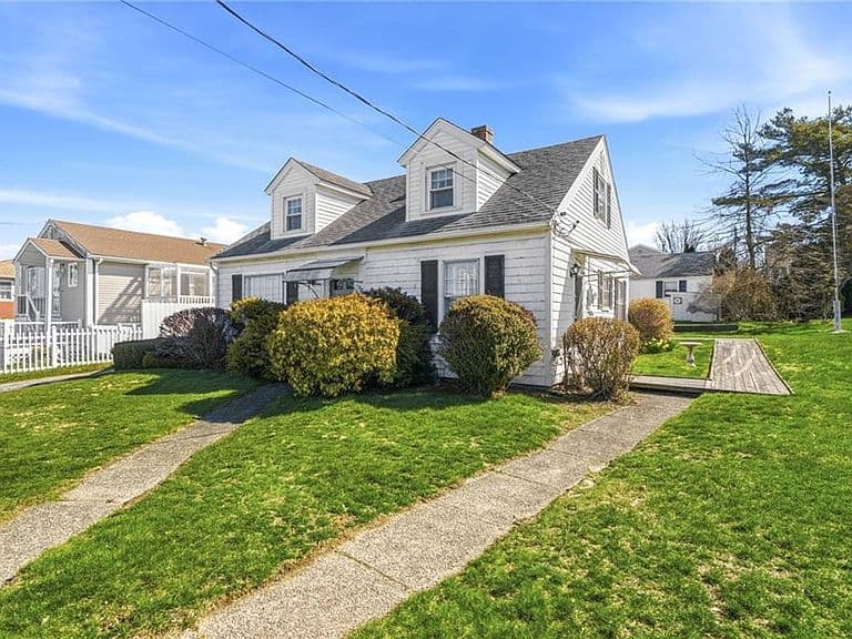 Listing photo 4