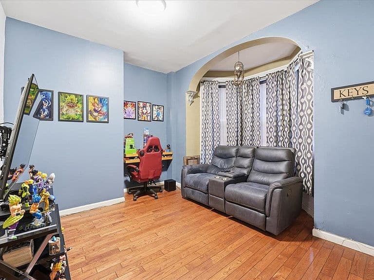 Listing photo 4