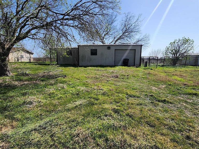 Listing photo 4