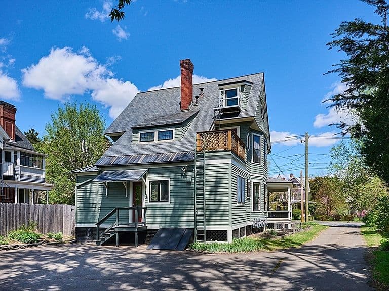 Listing photo 3