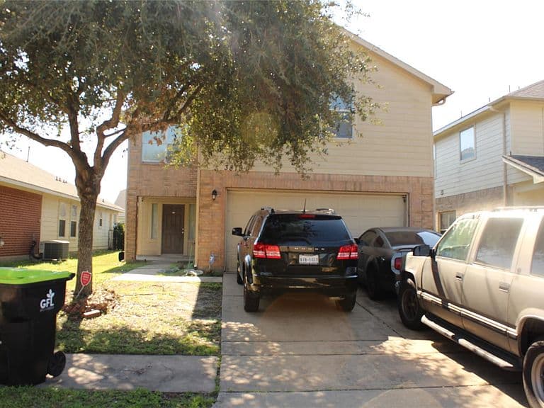 Listing photo 2