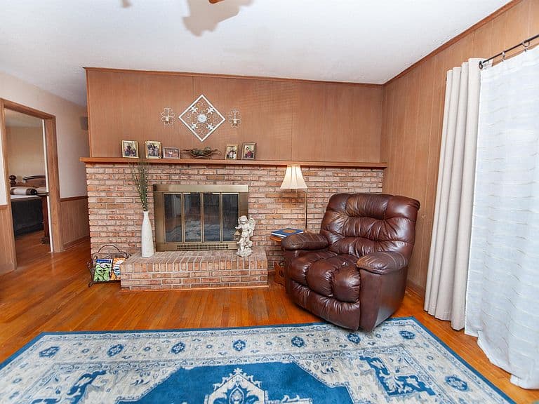 Listing photo 3
