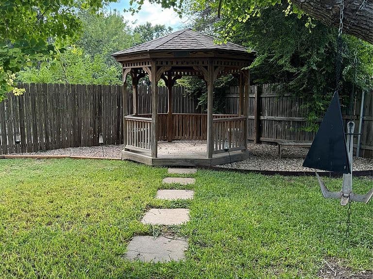 Listing photo 4