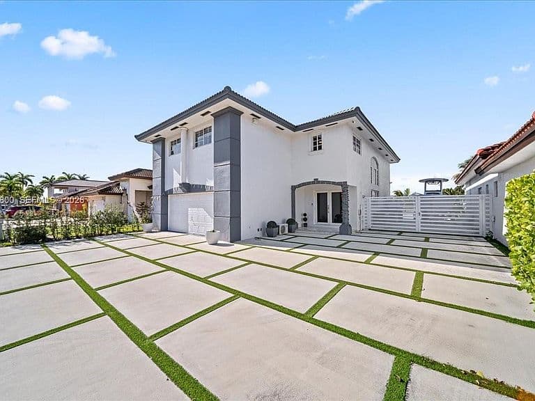 Listing photo 4