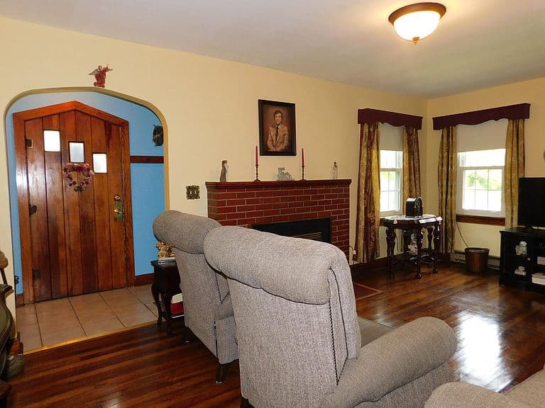 Listing photo 3