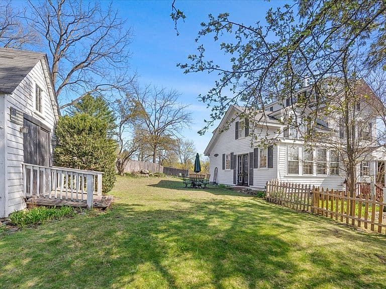Listing photo 4
