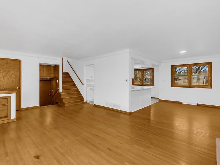 Listing photo 5