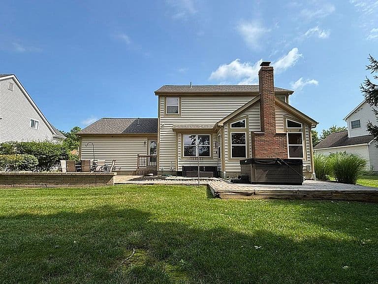 Listing photo 2