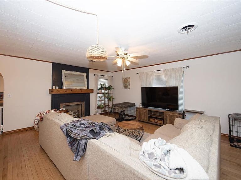 Listing photo 5