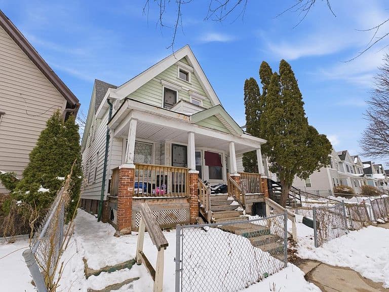 Listing photo 2