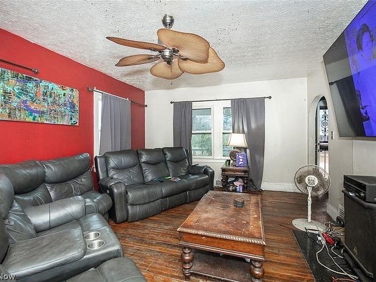 Listing photo 5