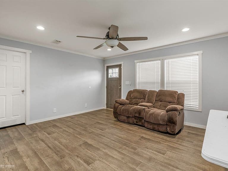 Listing photo 4