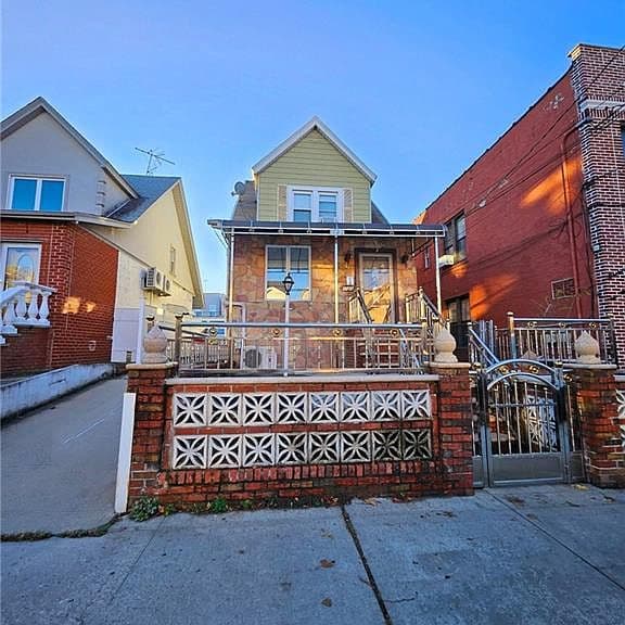 Listing photo 2