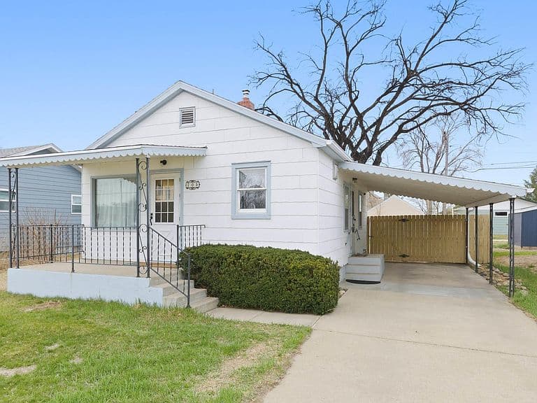 Listing photo 2