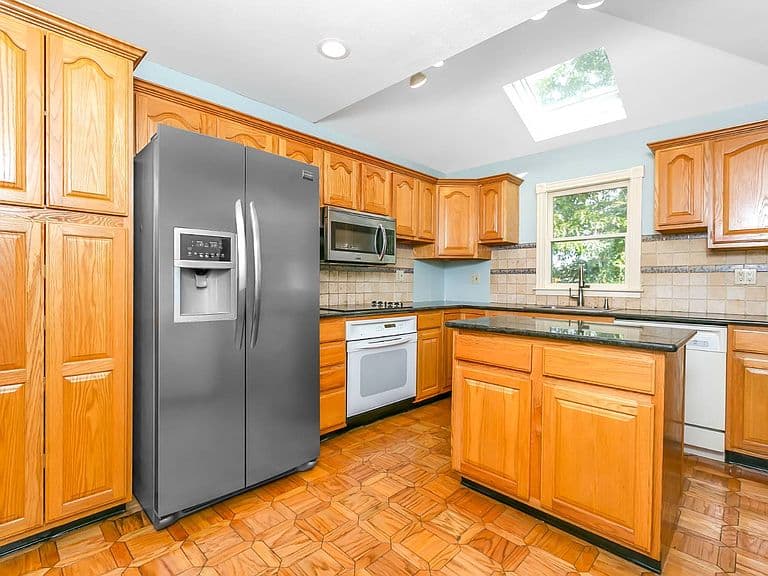 Listing photo 4