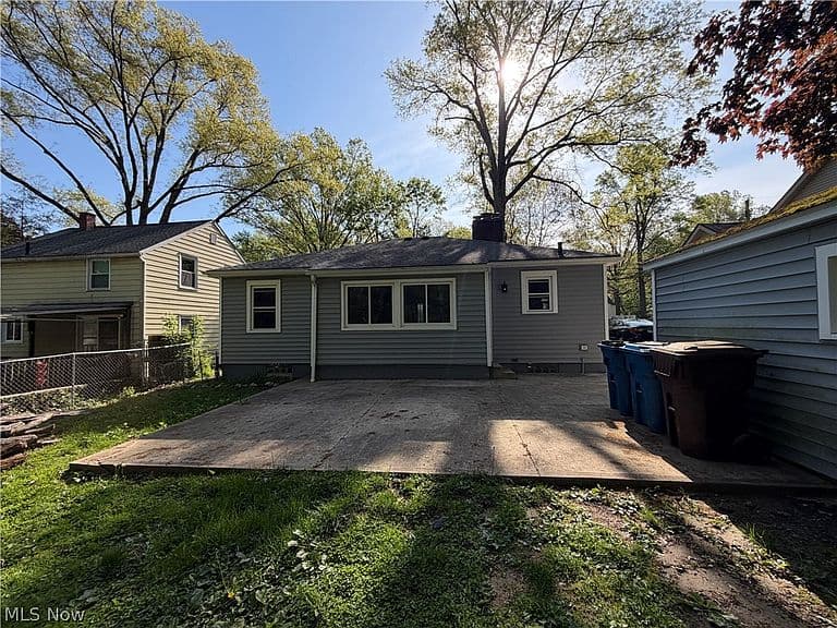Listing photo 5