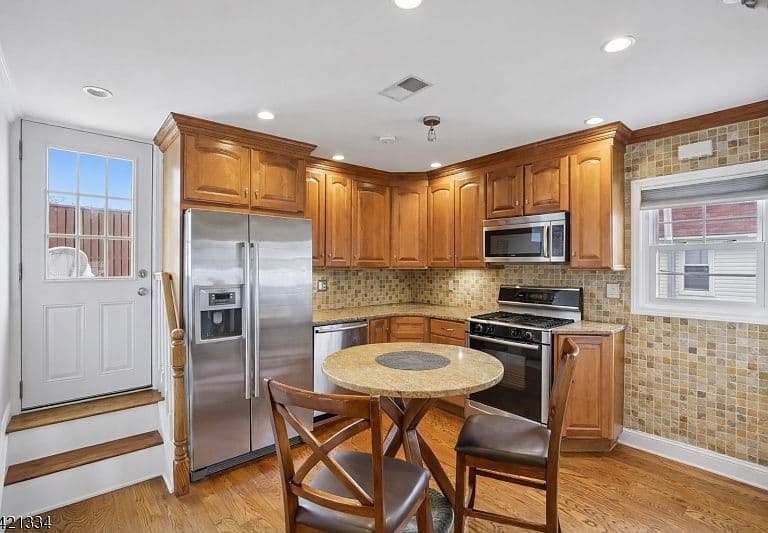 Listing photo 4