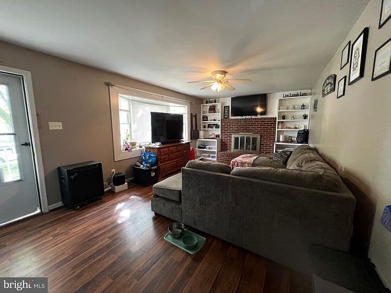 Listing photo 5