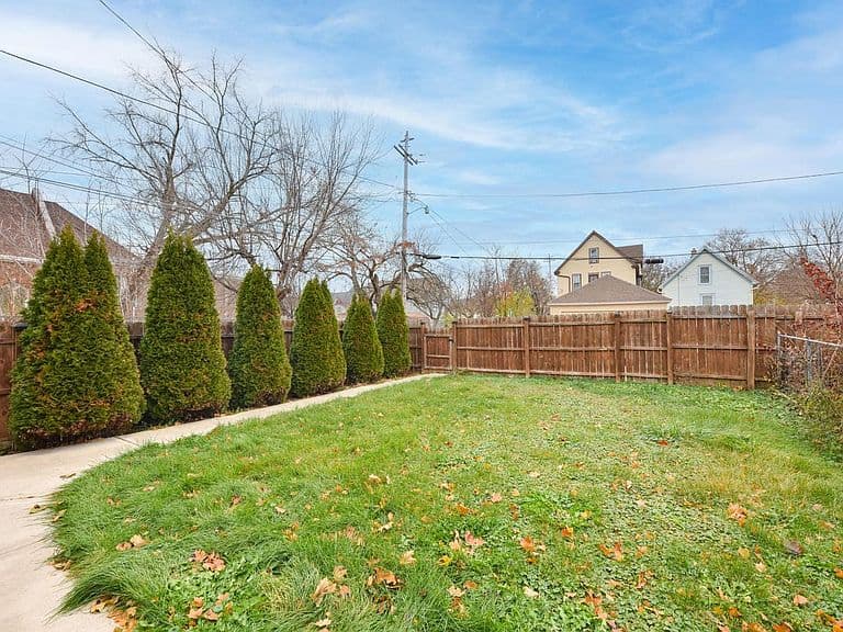 Listing photo 5
