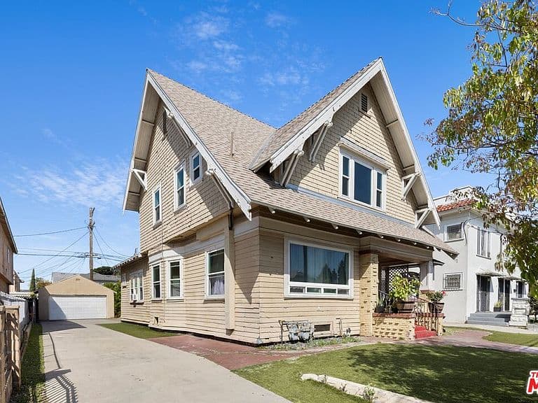 Listing photo 2