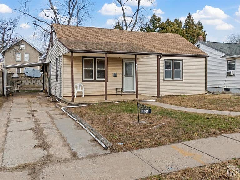 Listing photo 2